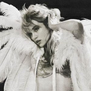 Suki Waterhouse - Notting Hill